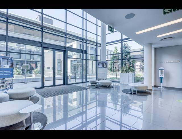 1,282M² OFFICE TO LET IN SANDOWN
